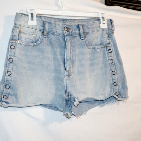 American Eagle Light Wash Jean Shorts With Snap Sides - Picture 4 of 12